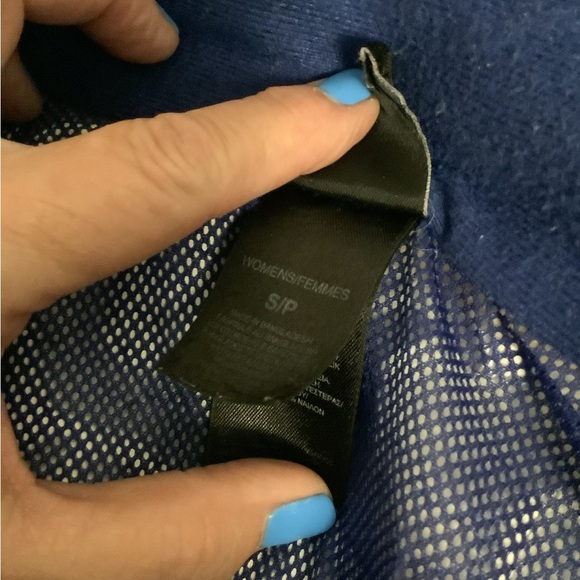 The North Face Wind Breaker - Picture 3 of 3